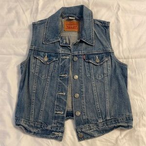 Levi’s womens denim jean vest size small